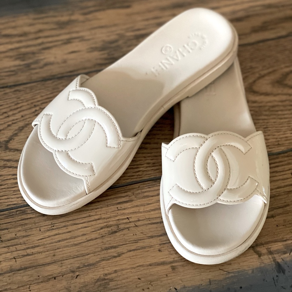 Chanel Interlocking CC patient Nude Slip On Sandal